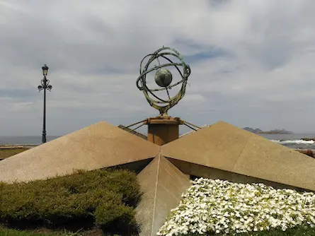 Monumento a Diego Carmona e Vasco Gallego, que completaron a primeira circunnavegación da Terra